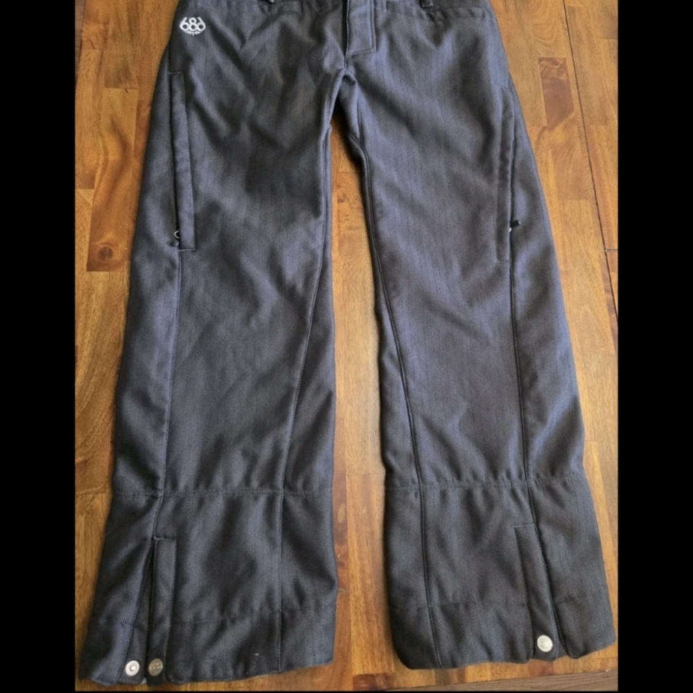 SOLD 686 Women's Snowboarding Pants